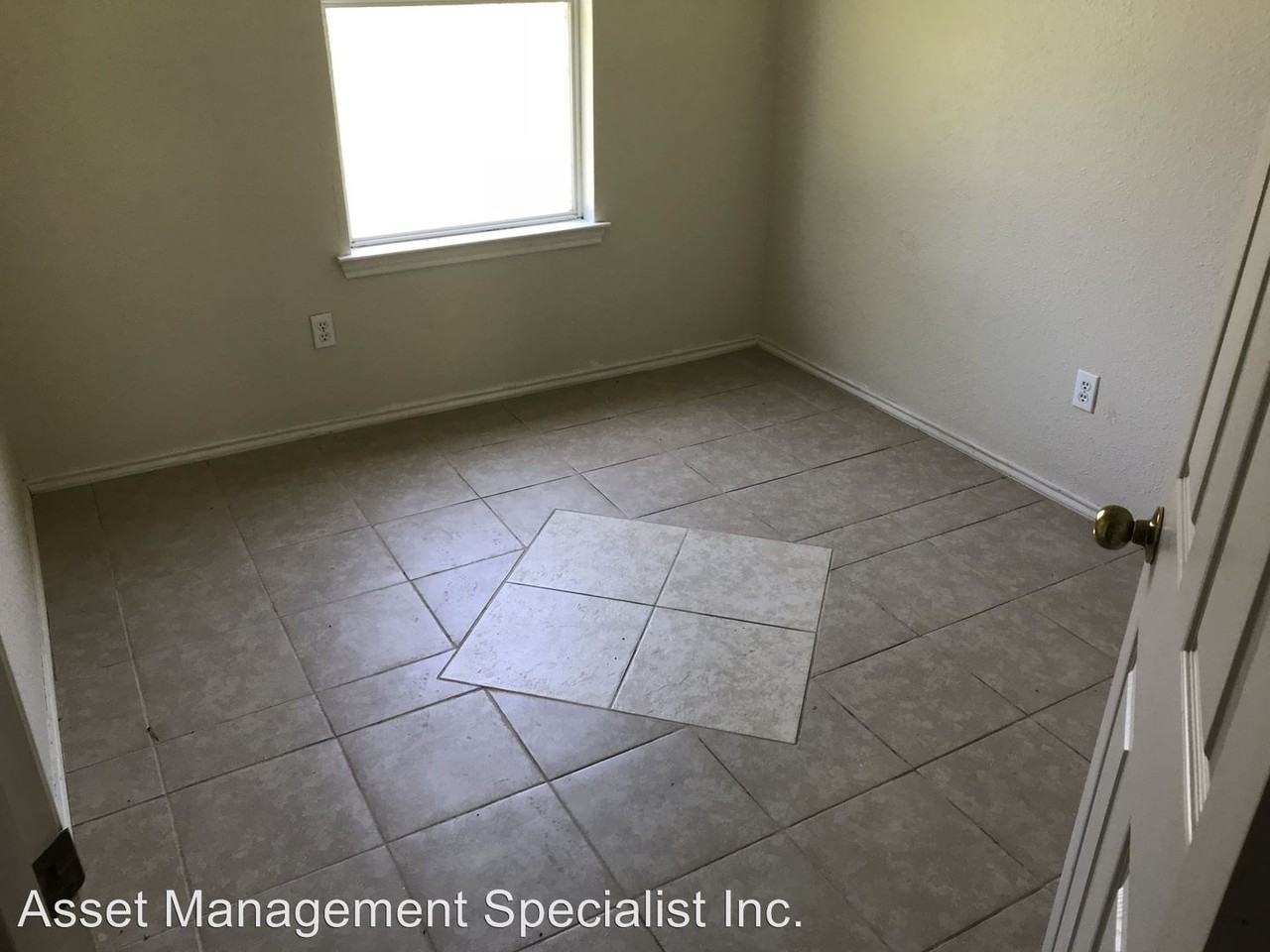 833 Benning St - Photo 2 of 7