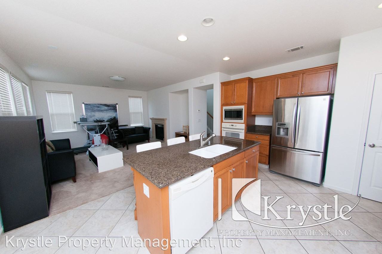 300 Poplar Ave - Photo 2 of 12