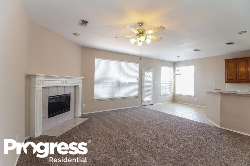 1307 Cassandra Ln - Photo 3 of 15