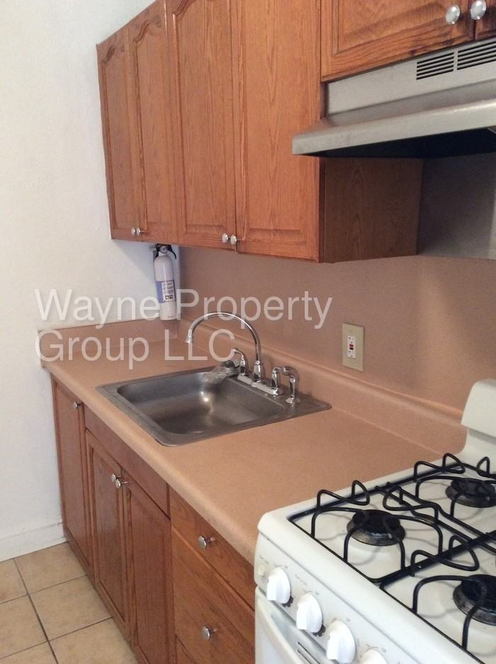 4 Spruce St NE - Photo 3 of 6