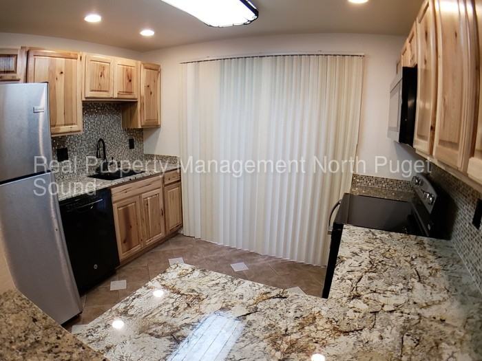 1506 26th St #4 - Photo 2 of 10