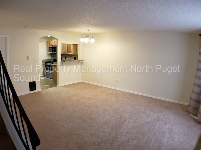 1506 26th St #4 - Photo 3 of 10