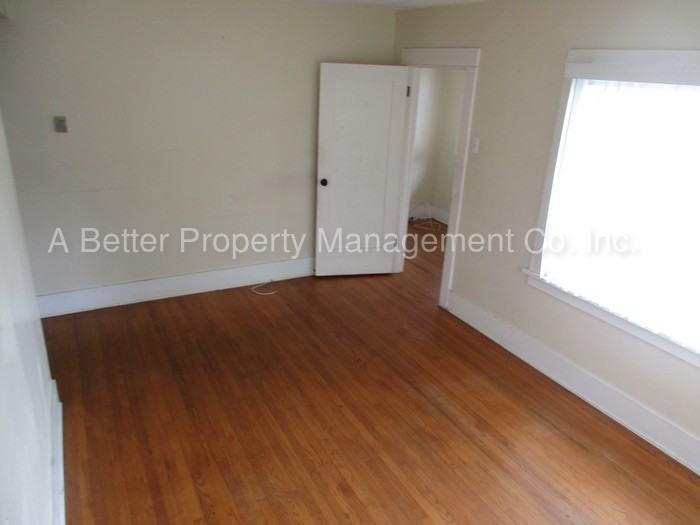 643 E 6th St - Photo 3 of 7