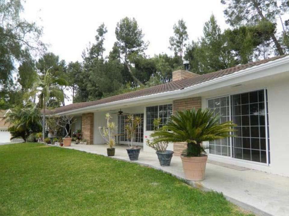 2300 Coronet Ct - Photo 2 of 14