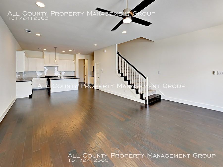 324 Templeton Dr - Photo 2 of 20