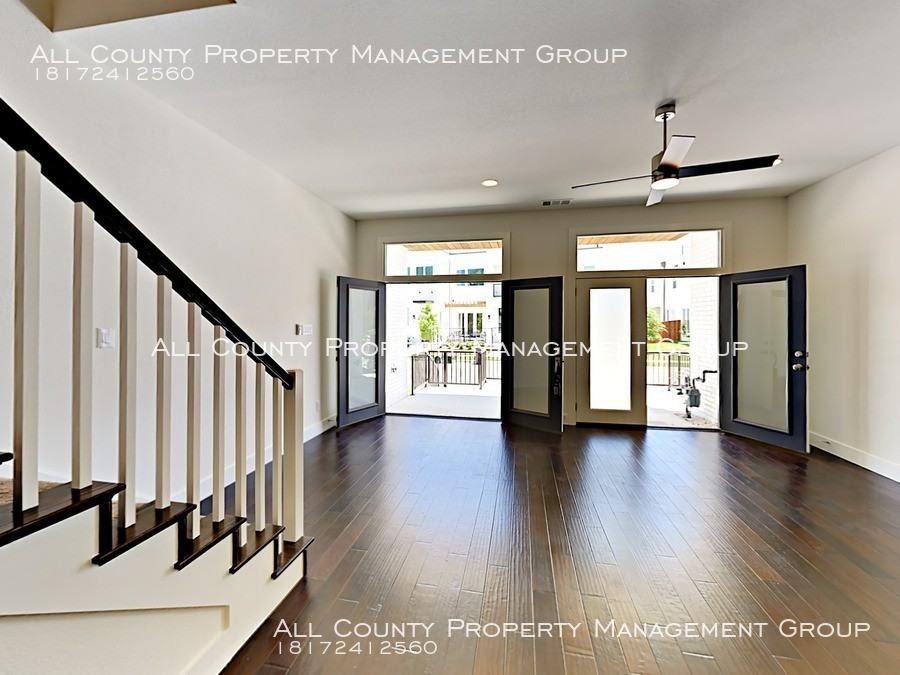 324 Templeton Dr - Photo 3 of 20