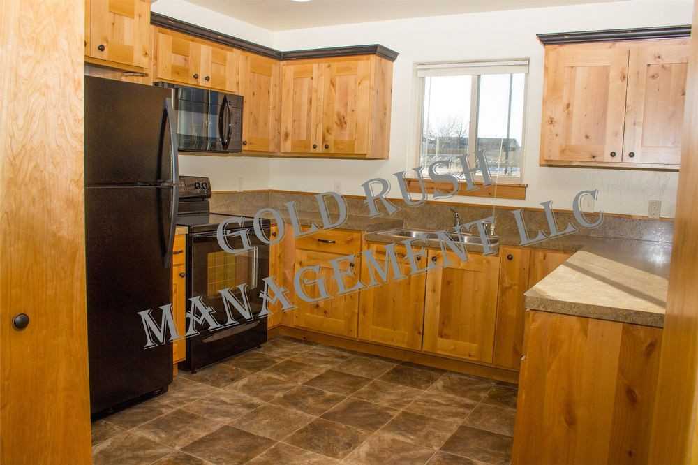 1021 Enterprise Dr - Photo 2 of 12