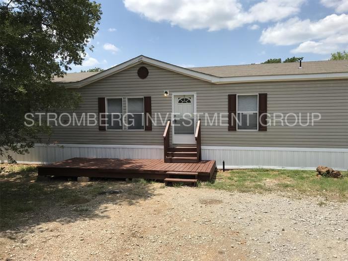 366 Twin Oaks Rd - Photo 2 of 16