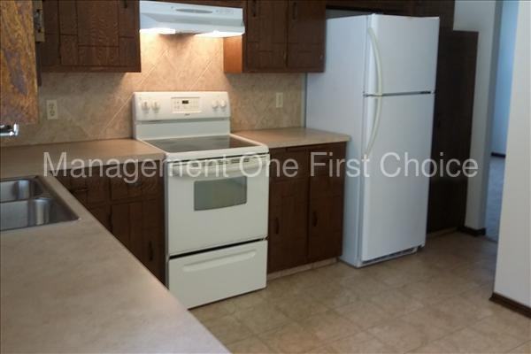 6814 Marcy St - Photo 3 of 10