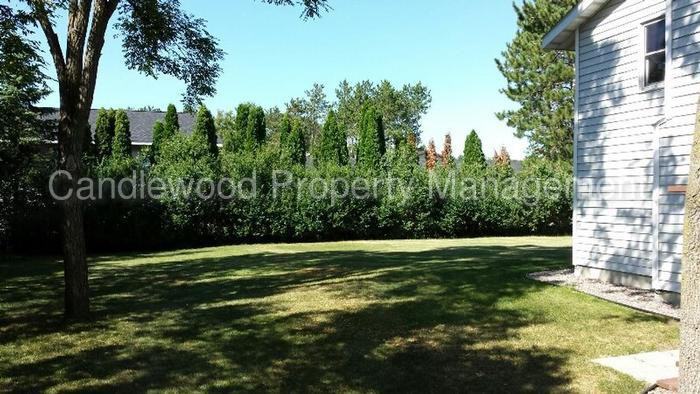 1922 Tamarack St - Photo 2 of 12
