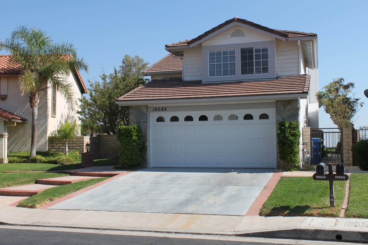 19584 Shadow Glen Cir - Photo 3 of 50