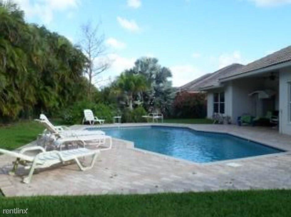 102 NW 83rd Way - Photo 3 of 3