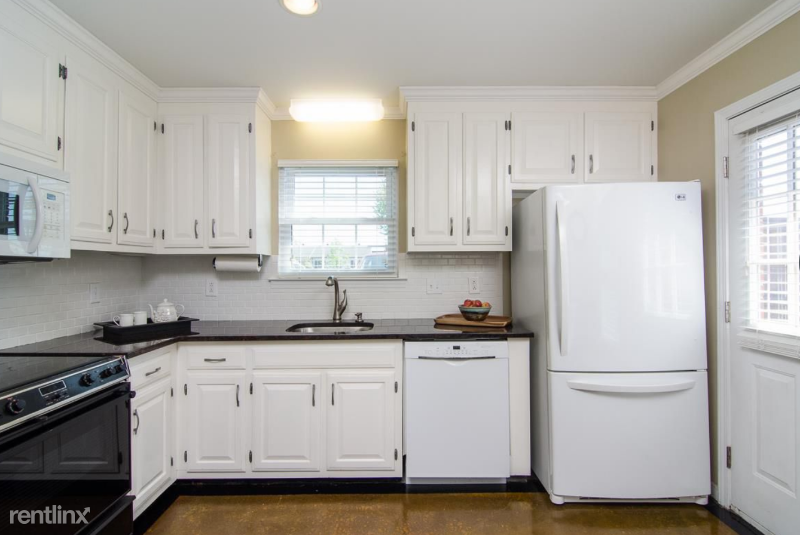 104 Academy Square - Photo 3 of 16