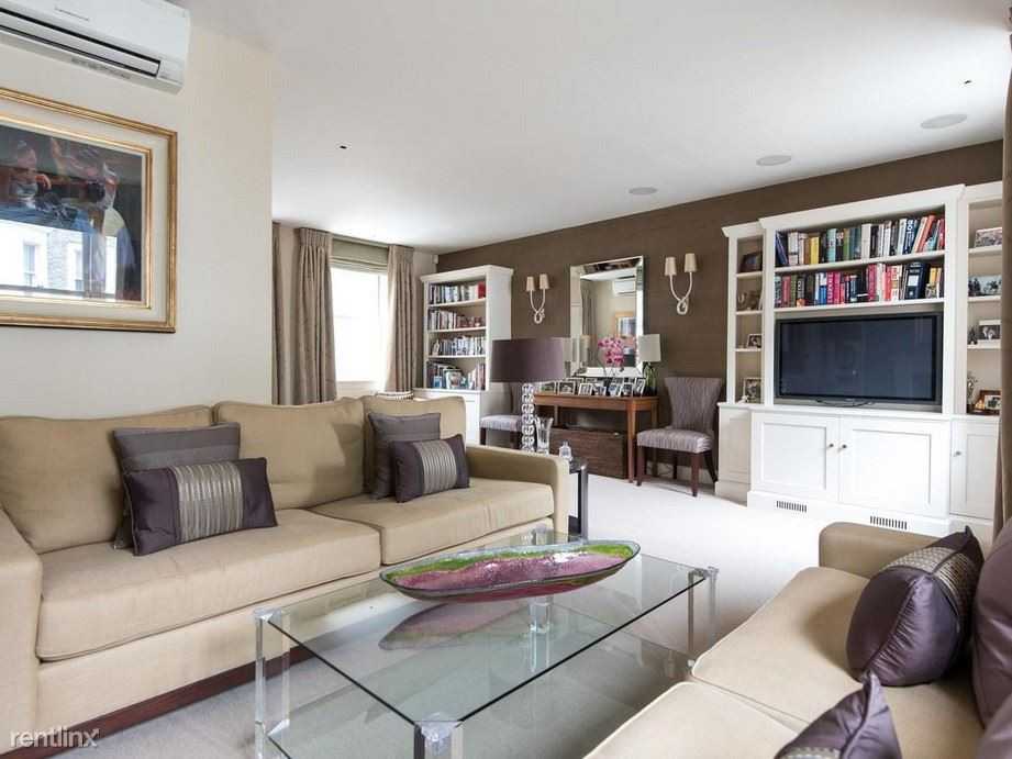 555 Madison St #18 - Photo 3 of 9