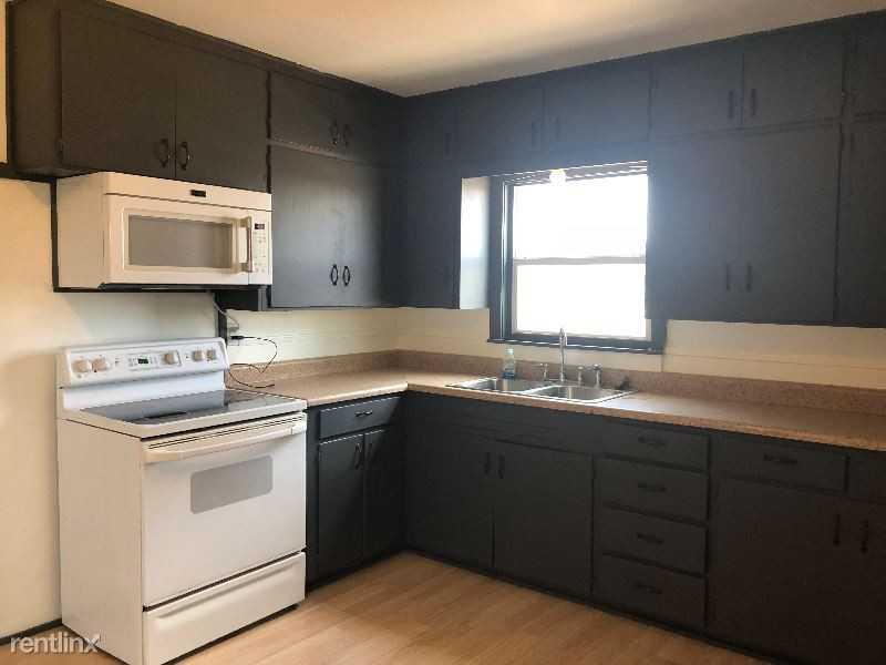 206 SE Mustang Dr - Photo 3 of 10