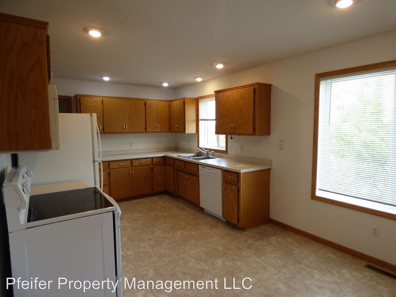 530 6th St NW - Photo 3 of 10