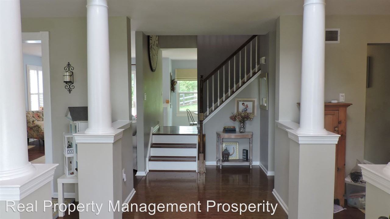 111 Equestrian Dr - Photo 3 of 22