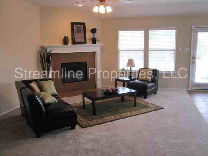 18717 Jana Patrice Dr - Photo 2 of 12