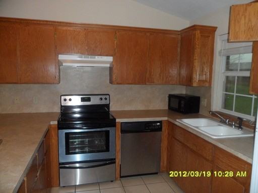 212 E Seminole St - Photo 2 of 18