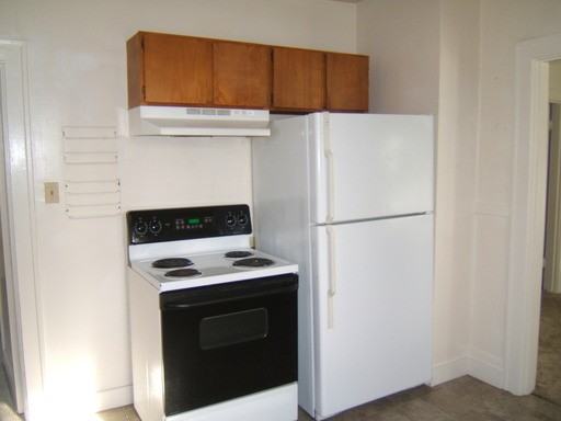 1016 Emerald St - Photo 2 of 12