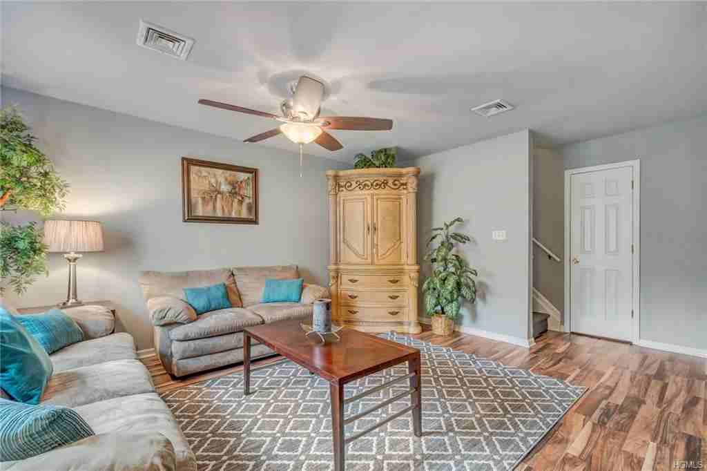 22 Jimal Dr - Photo 2 of 28