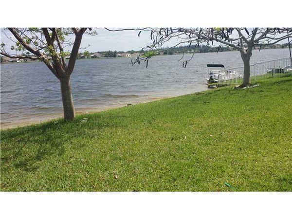 19033 NW 23rd Pl - Photo 3 of 6