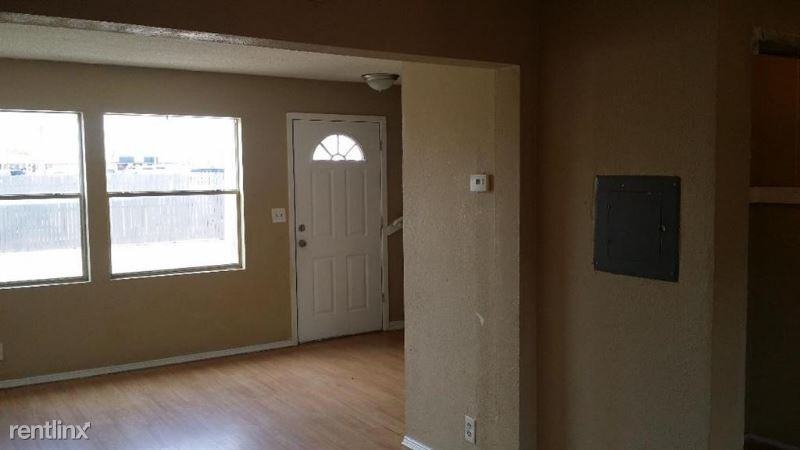 811 N Spears St - Photo 3 of 11