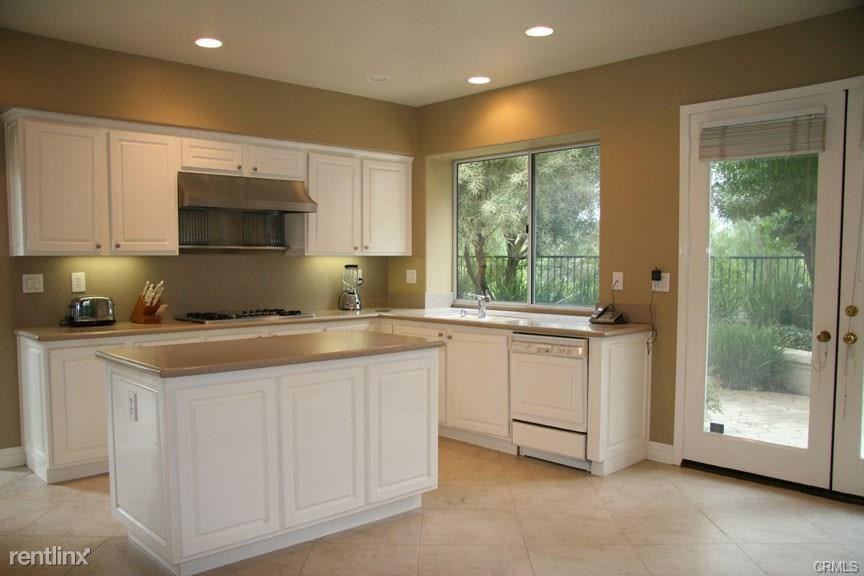 27 Riviera - Photo 3 of 4