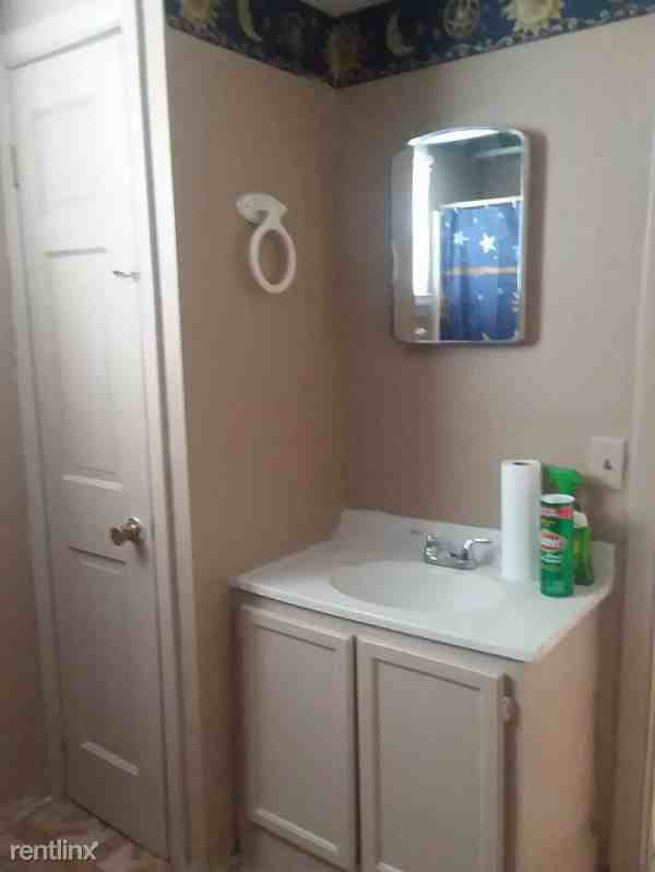 312 E 2nd St N - Photo 2 of 9