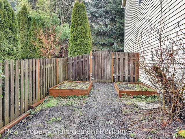 10495 SW Franklin Ln - Photo 2 of 18