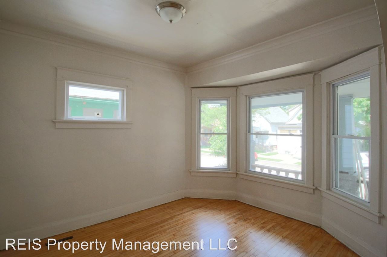 3567 N 10th St - Photo 3 of 14