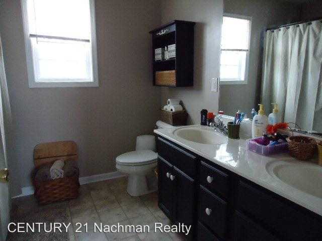 101 Camelot Ct - Photo 2 of 13