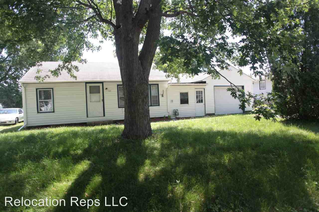 1121 11th St - Photo 2 of 17