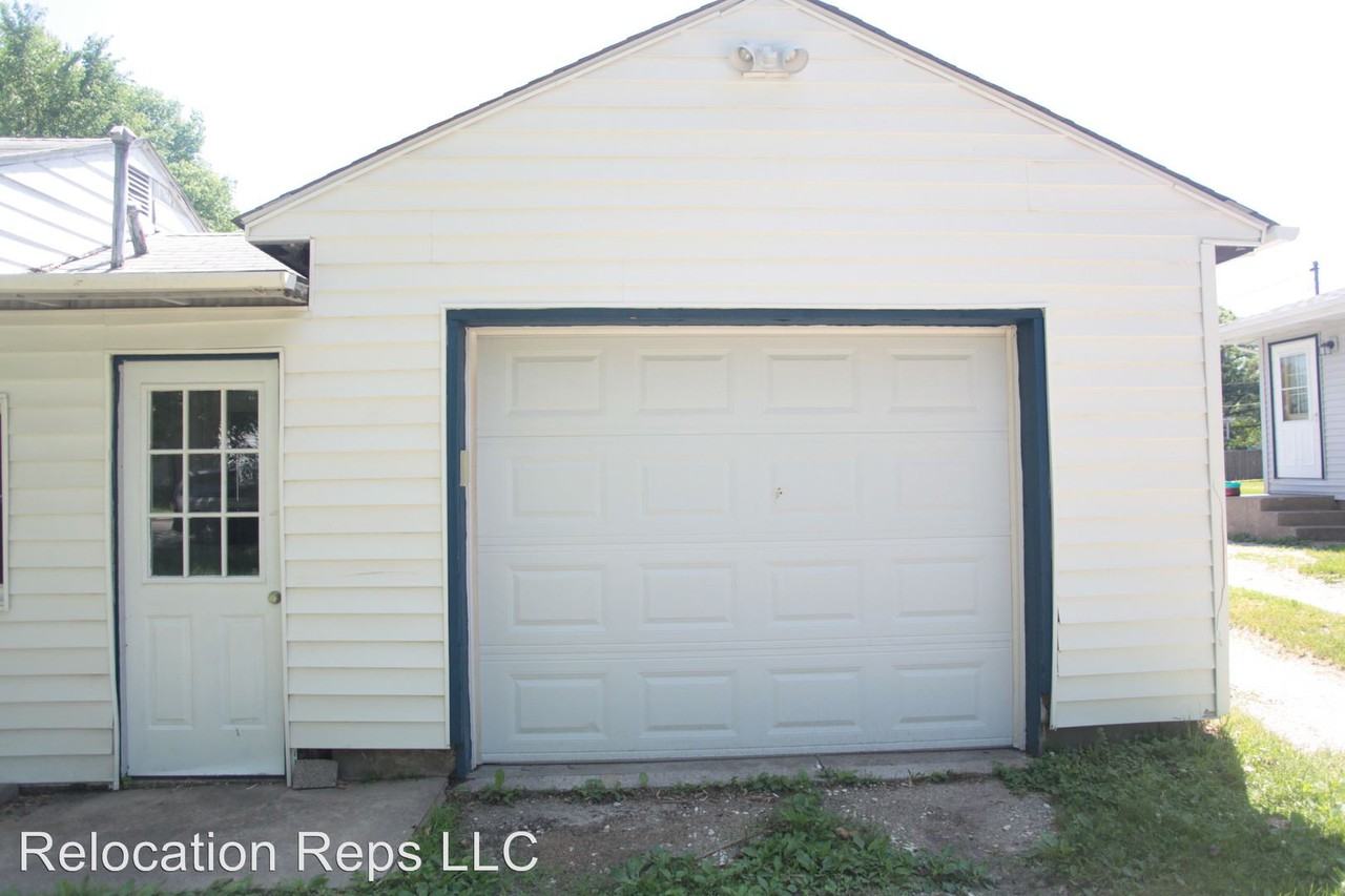 1121 11th St - Photo 3 of 17