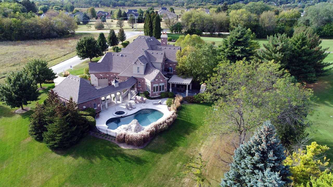 5N879 Fairway Dr - Photo 2 of 47