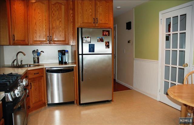 66 Oneida Ave - Photo 3 of 14