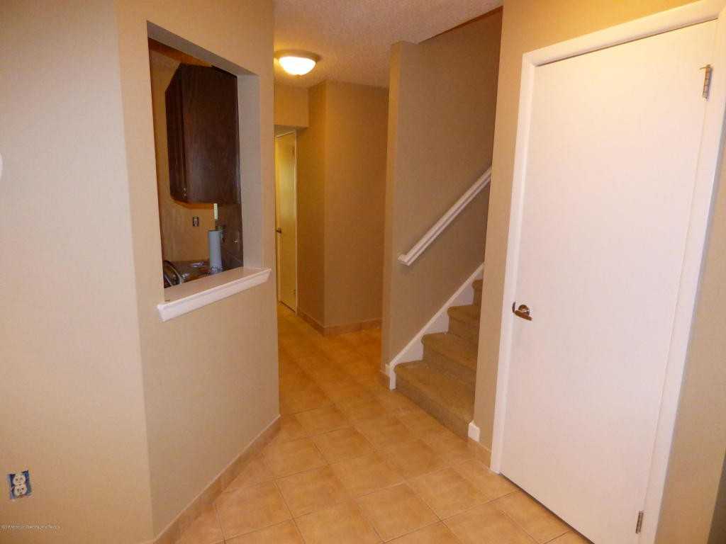 216 Ravenswood Rd - Photo 2 of 5