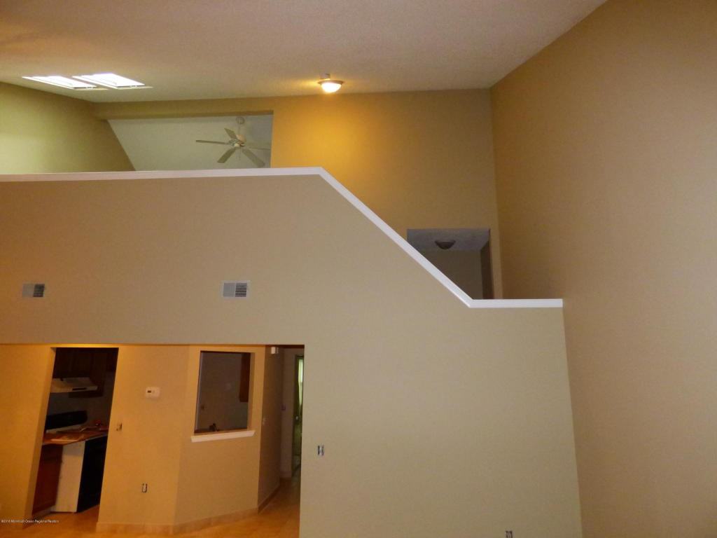 216 Ravenswood Rd - Photo 3 of 5