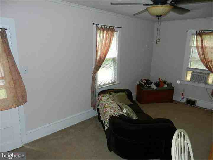 751 E Woodlawn Ave - Photo 3 of 10