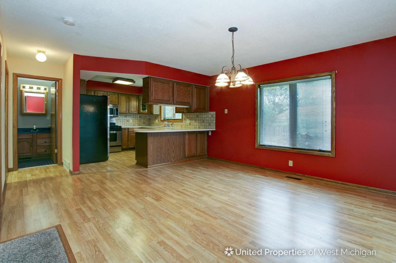 3075 Plainfield Ave NE - Photo 3 of 20