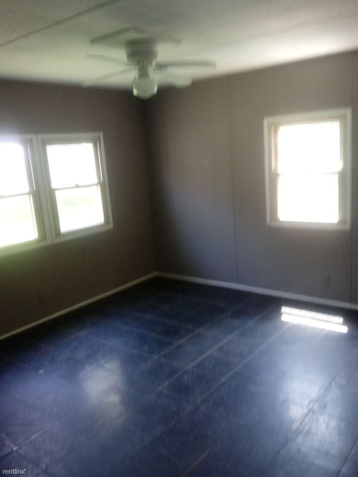 131 Elizabeth Dr - Photo 2 of 3