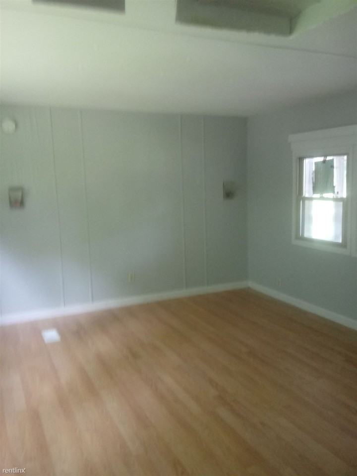 131 Elizabeth Dr - Photo 3 of 3