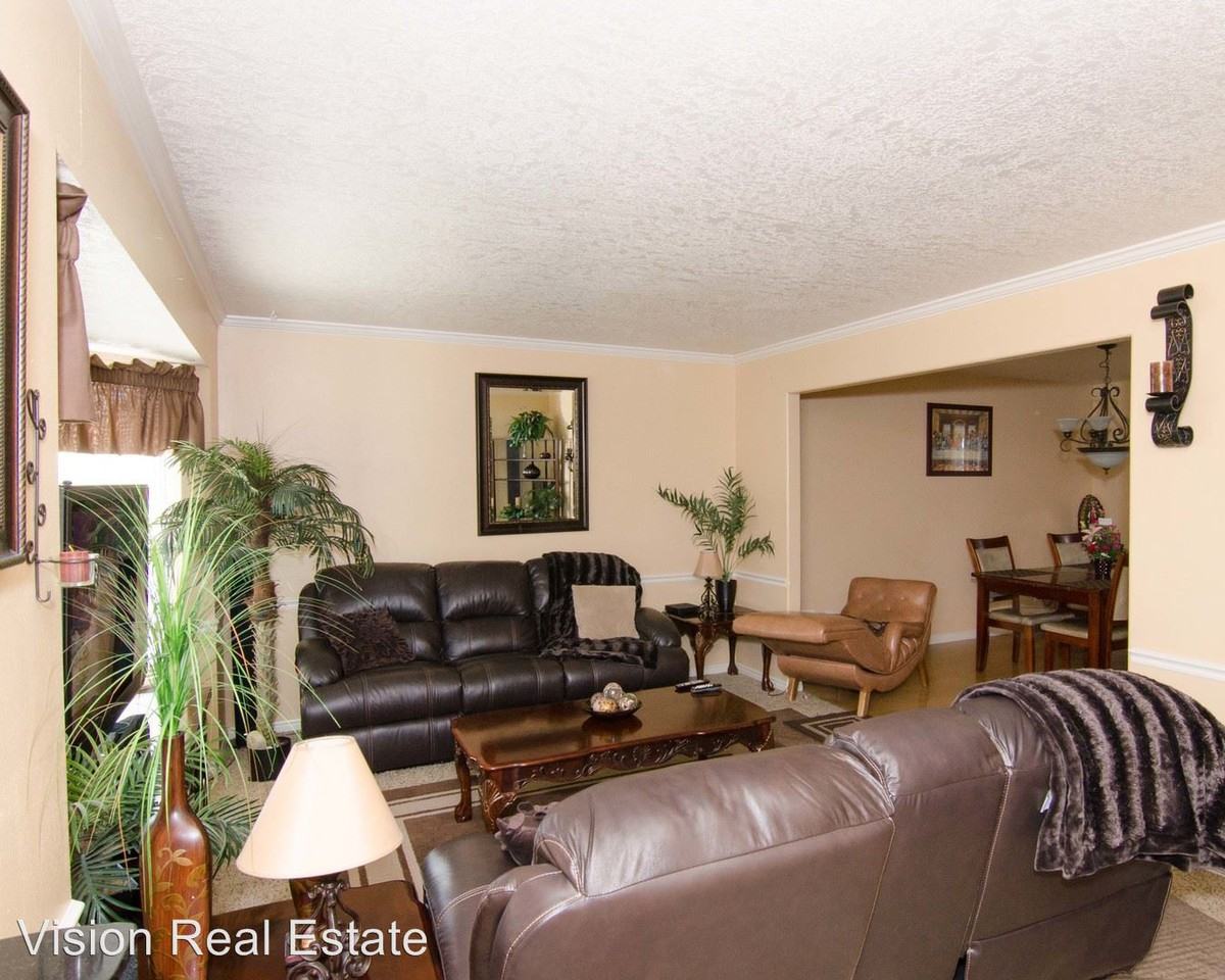 573 N 2400 W St - Photo 3 of 39