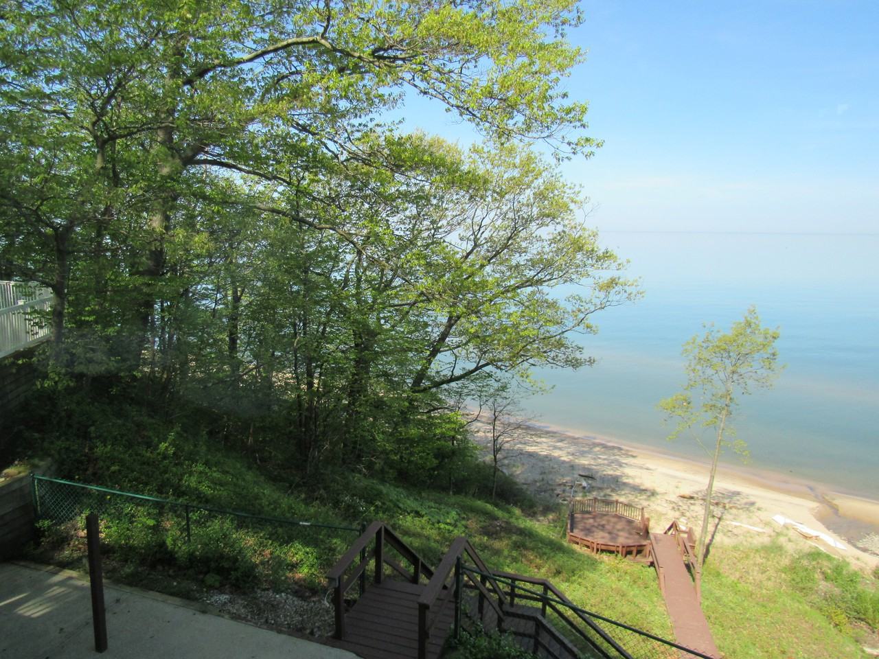 7501 Beachview Dr - Photo 3 of 23