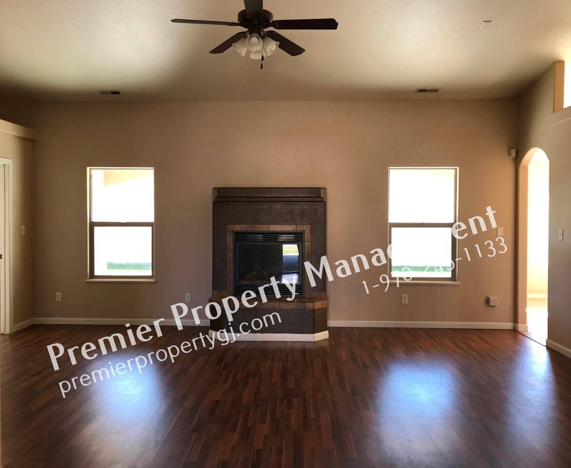 812 Dee Ann St - Photo 2 of 14