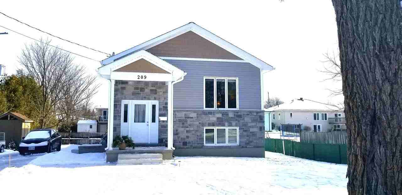 209 Brockville St, Smiths Falls, ON K7A 3Z3 Apartment for Rent
