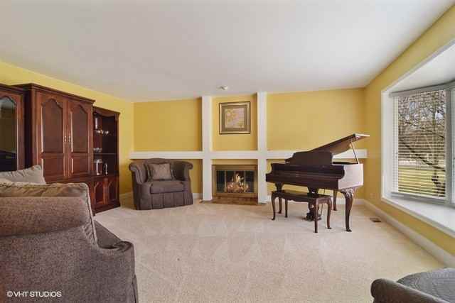 31W713 Nancy Ln - Photo 3 of 26