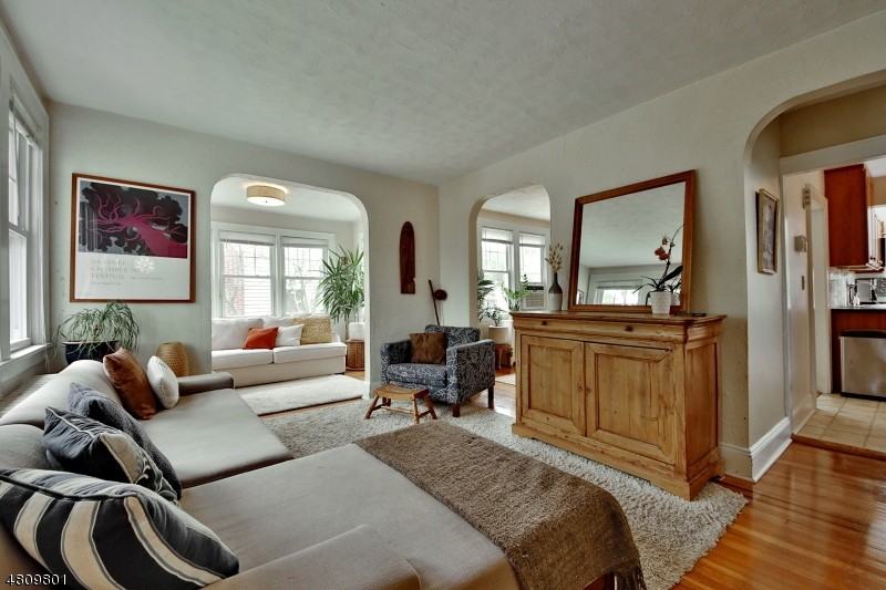 111 Jefferson Ave - Photo 3 of 24