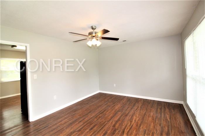 2608 Riverside Ln - Photo 2 of 9