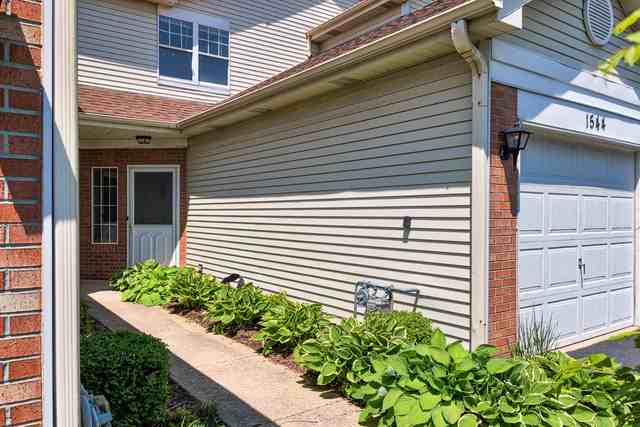 1544 Darien Lake Dr - Photo 2 of 12